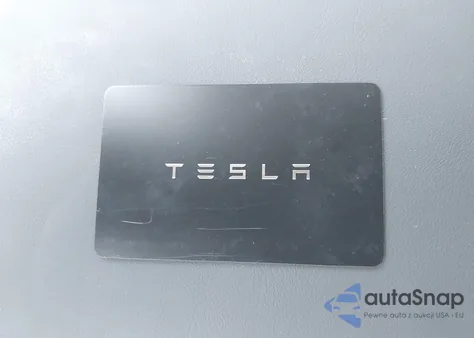 2023 Tesla Model Y Awd/Long Range Dual Motor All-Wheel Drive z USA, uszkodzony, nr VIN 7SAYGDEE3PA183786